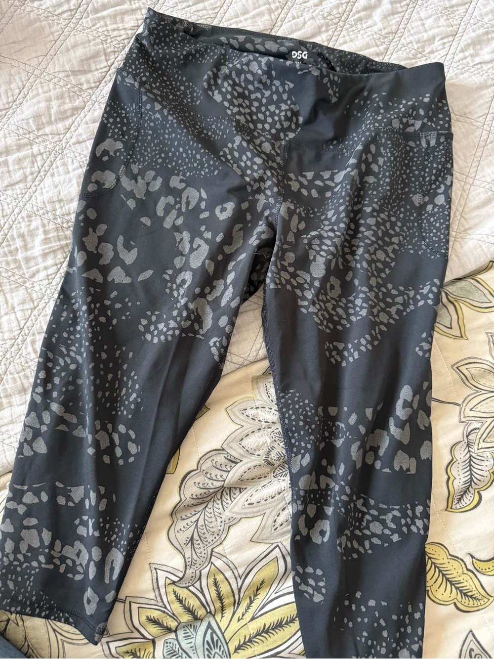 DSG Women’s Black Gray Animal Print Active Leggings